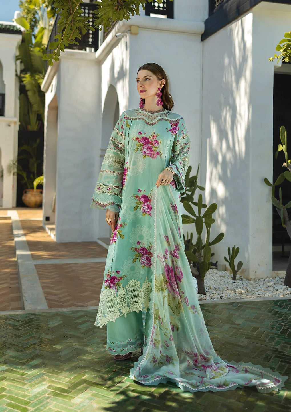 Charming Printed Chiffon Dupatta in light florals.