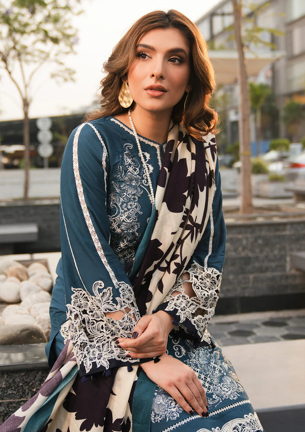 zoom image of EMBROIDERED LINEN CUT WORK SLEEVES and PURE PASHMINA PRINTED SHAWL