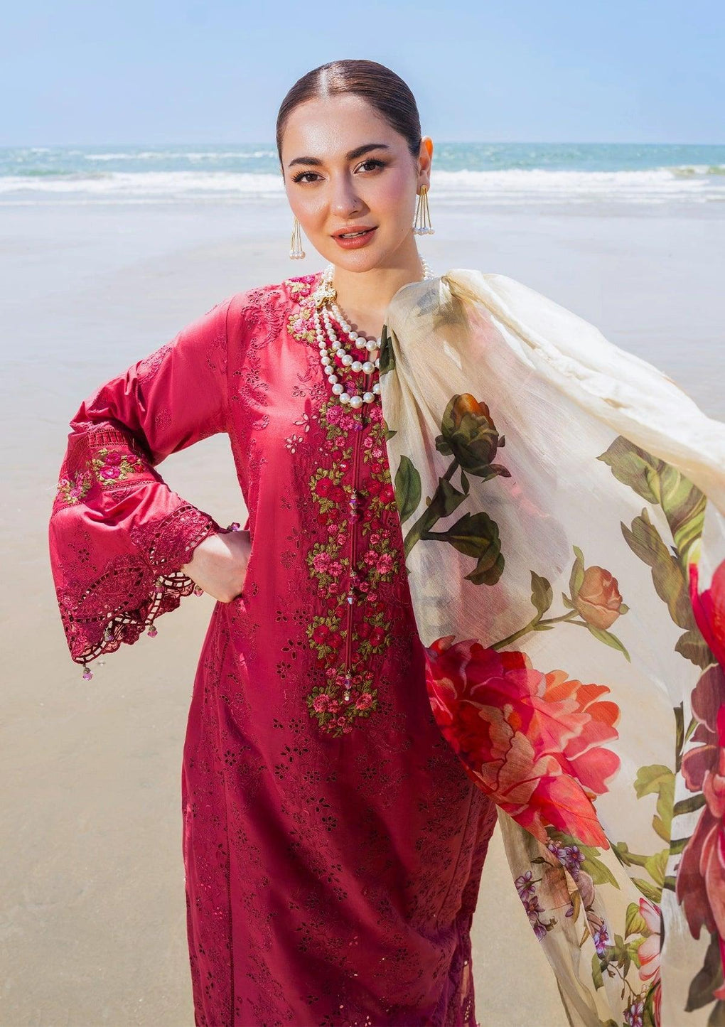 Naaz wearing this beautiful Digital Printed Pure Tissue Silk Dupatta ELAF 'HAI KUCH' Festive Lawn 2024 Collection.