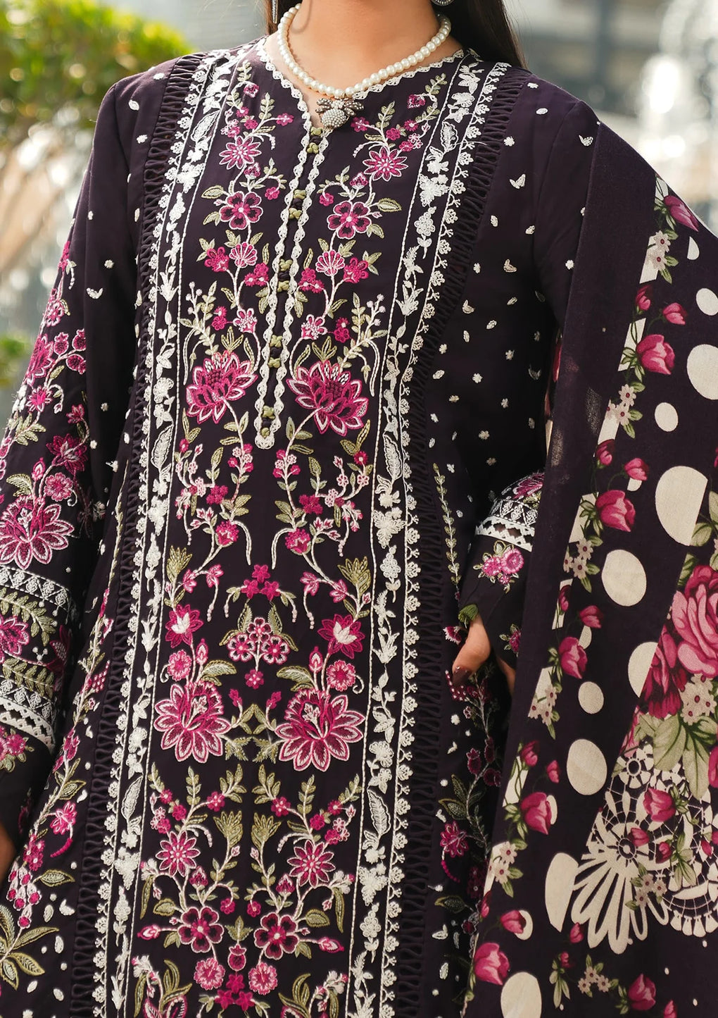 Detailed image of EMBROIDERED front pannel with multicolor flowers